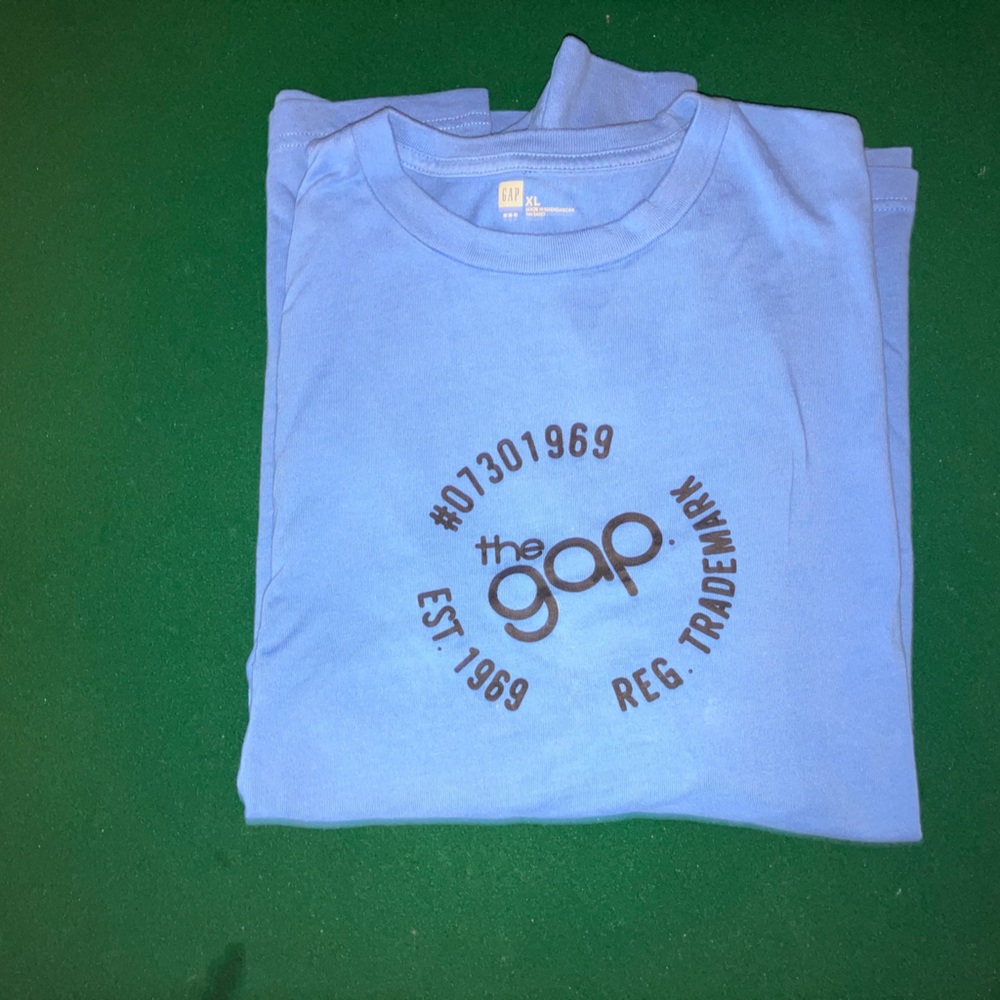 Men’s Gap blue long sleeve xl t shirt blue.